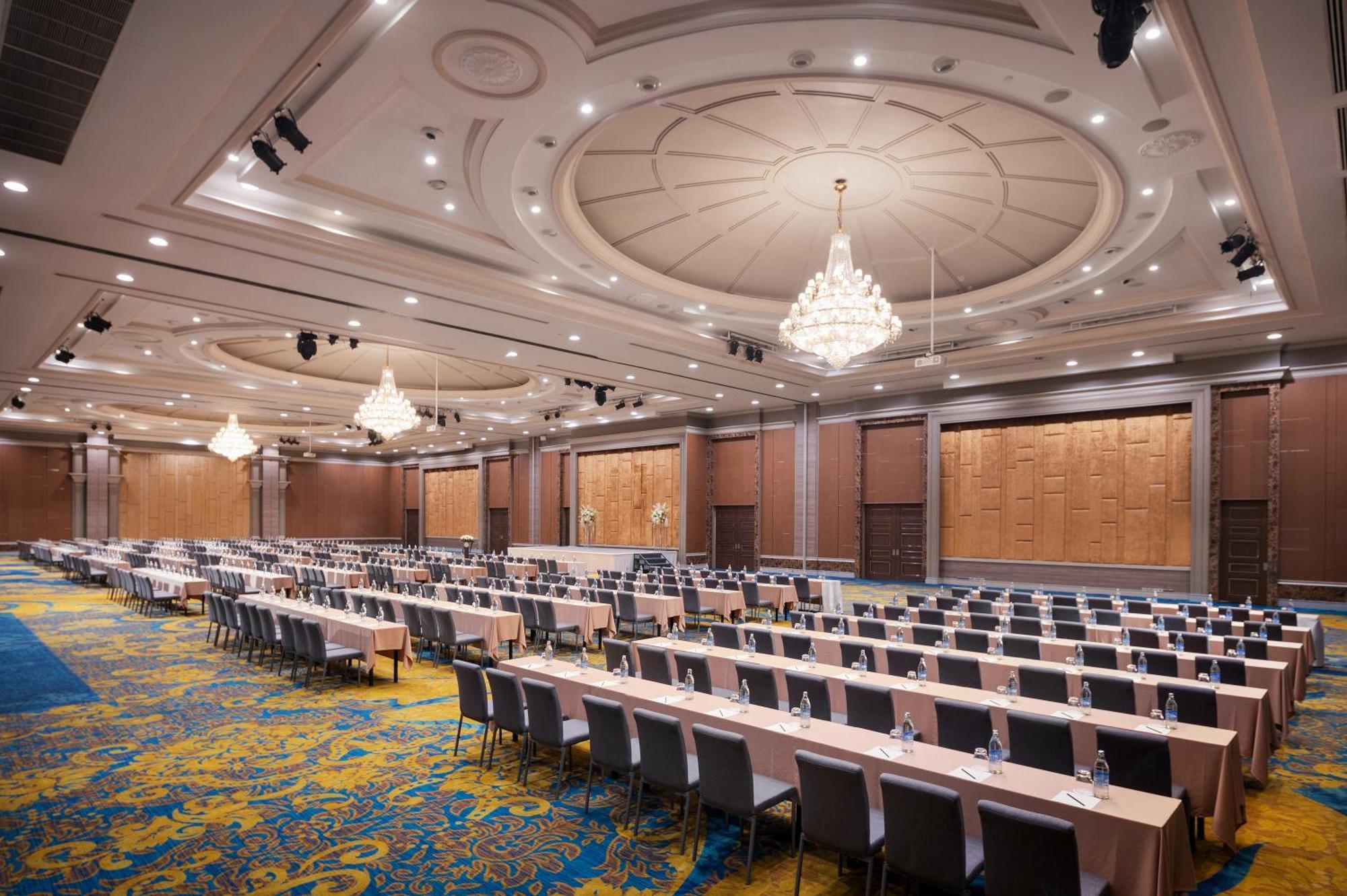 The Berkeley Hotel Pratunam Bangkok Exterior foto The Grand Ballroom