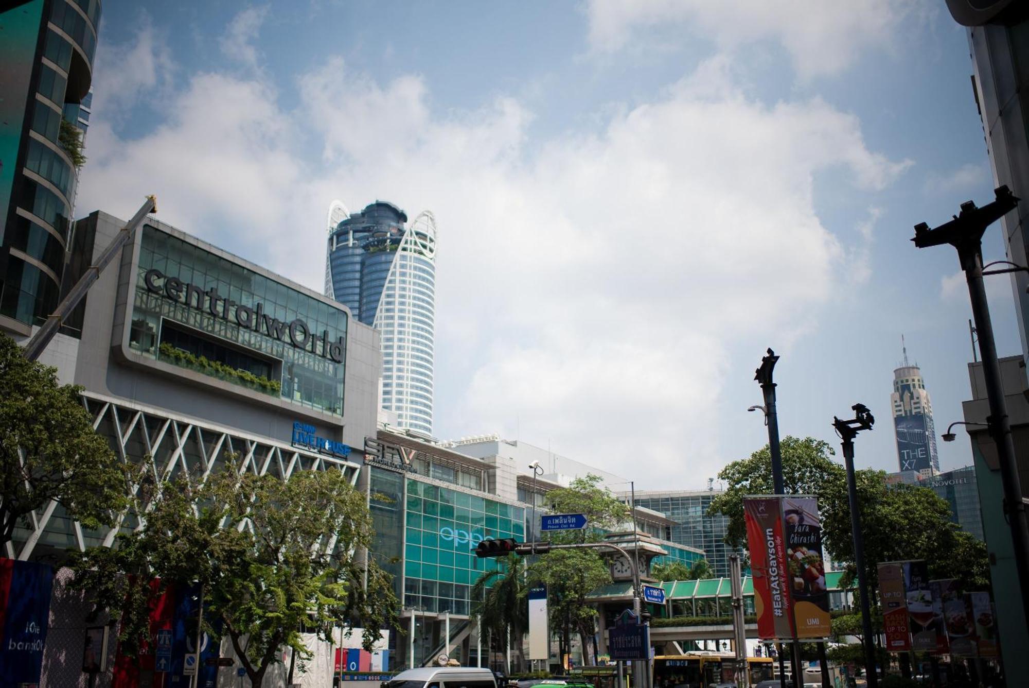 The Berkeley Hotel Pratunam Bangkok Exterior foto CentralPlaza at Ratchada
